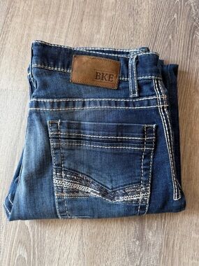 BKE Carter Men’s Bootleg Jeans in Dark Blue with White Stitching
